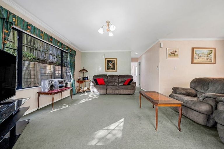 Photo of property in 5 Figtree Terrace, Goodwood Heights, Auckland, 2105