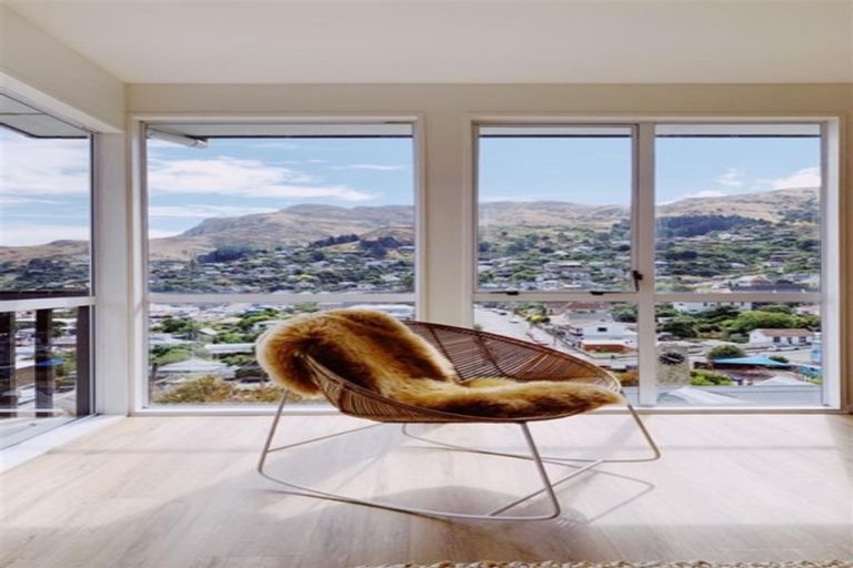 Photo of property in 4 Stevensons Steep, Lyttelton, 8082