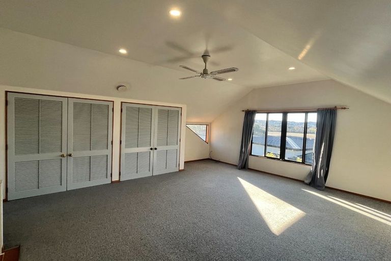 Photo of property in 28 Pohutukawa Avenue, Red Beach, 0932