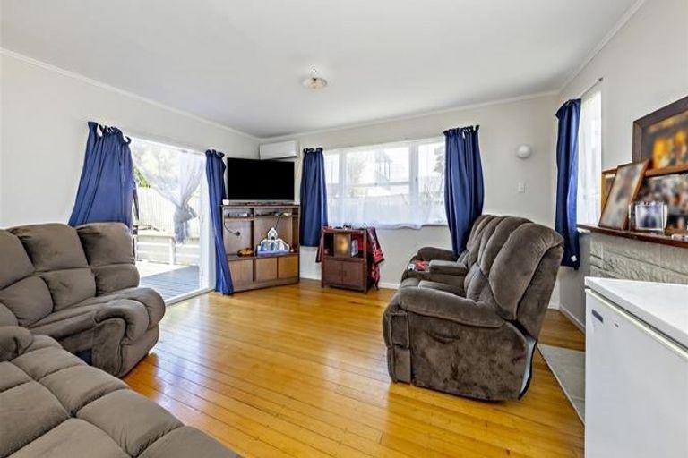 Photo of property in 51 Beaumonts Way, Manurewa, Auckland, 2102