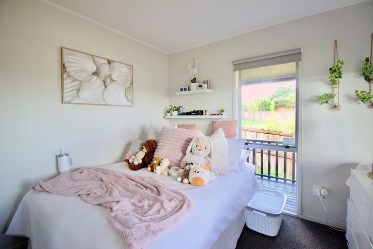 Photo of property in 6 Pahi Place, West Harbour, Auckland, 0618