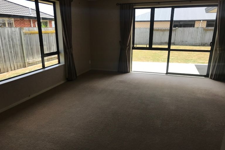 Photo of property in 41 Boston Parade, Kelvin Grove, Palmerston North, 4414