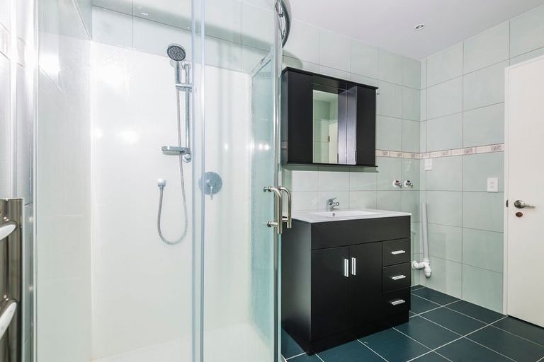 Photo of property in 12 Egret Court, Unsworth Heights, Auckland, 0632