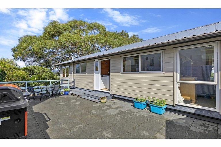 Photo of property in 8 Chestnut Grove, Maungaraki, Lower Hutt, 5010