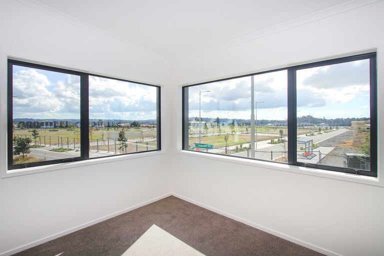 Photo of property in 37 Wallace Road, Hobsonville, Auckland, 0616