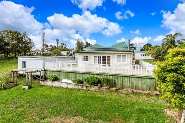 Photo of property in 145 Simpson Road, Henderson Valley, Auckland, 0614