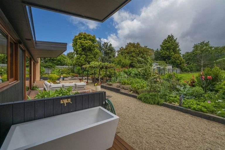 Photo of property in 19 Victoria Street, Coromandel, 3506