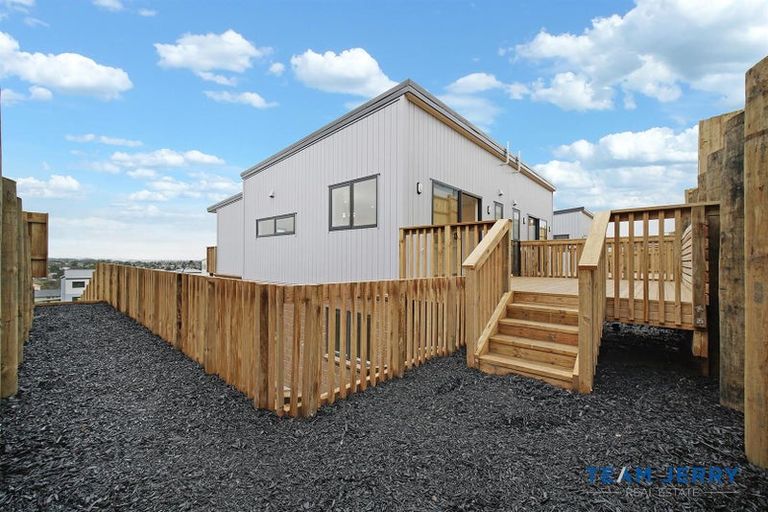 Photo of property in 40b Crestview Rise, Papakura, 2110