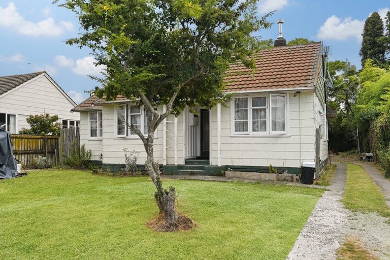 Photo of property in 15 Paul Crescent, Fairfield, Hamilton, 3214