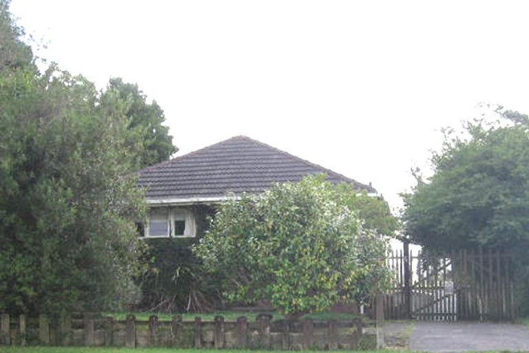 Photo of property in 233 Sturges Road, Henderson, Auckland, 0612