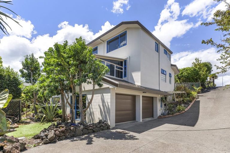 Photo of property in 40 Mccahill Views, Botany Downs, Auckland, 2010