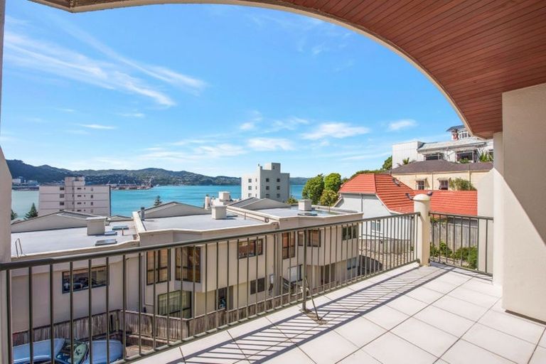 Photo of property in 10/22 Oriental Terrace, Oriental Bay, Wellington, 6011
