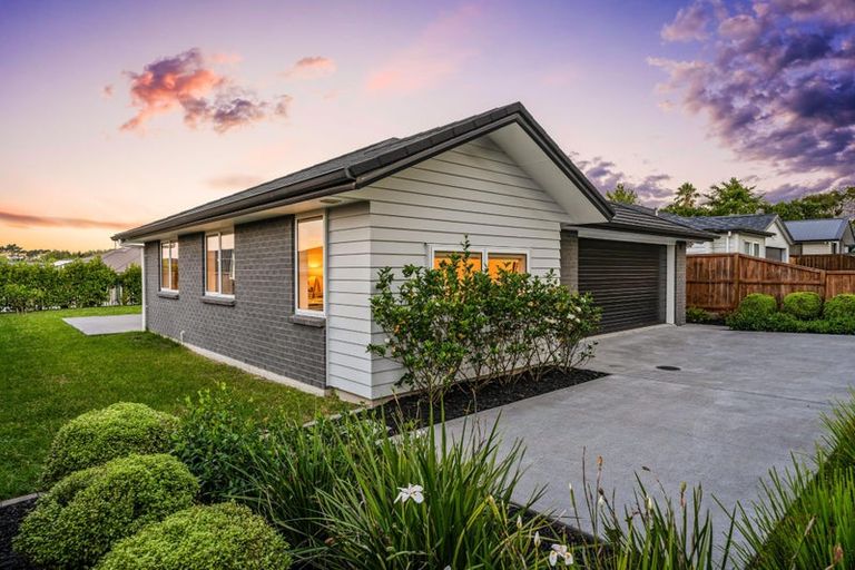 Photo of property in 103 Station Road, Kumeu, 0891