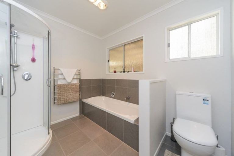 Photo of property in 1 Cohen Place, Milson, Palmerston North, 4414