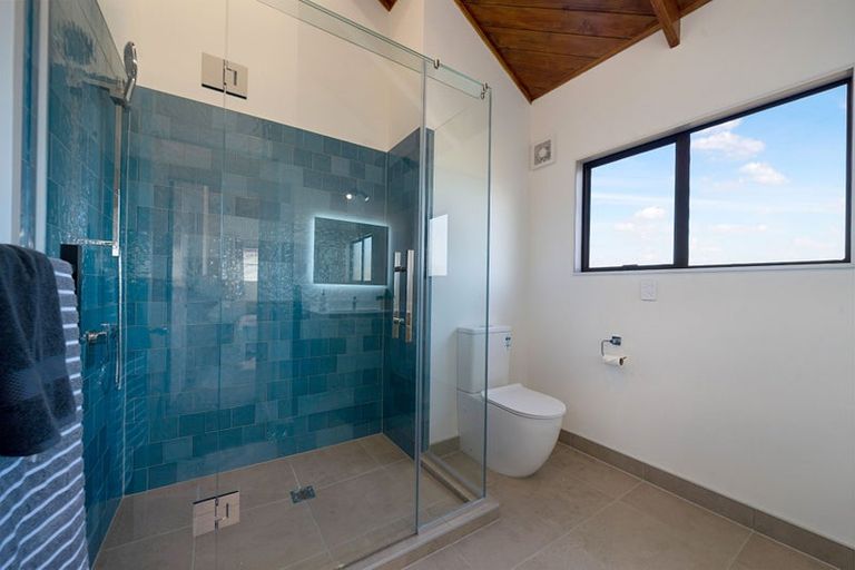 Photo of property in 1/6 Glucina Avenue, West Harbour, Auckland, 0618