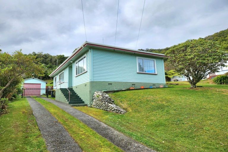 Photo of property in 21 Ashmore Avenue, Cobden, Greymouth, 7802