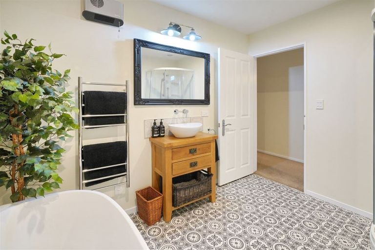 Photo of property in 1/1 Loe Place, Amberley, 7410