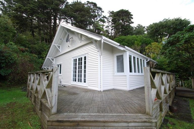 Photo of property in 21 Kotari Road, Days Bay, Lower Hutt, 5013