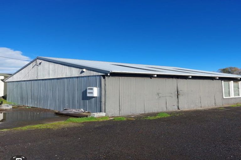 Photo of property in 37 Shaw Road, Oratia, Auckland, 0604