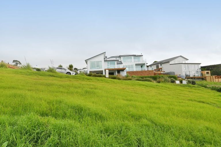 Photo of property in 104-106 Lax Crescent, Leigh, 0985