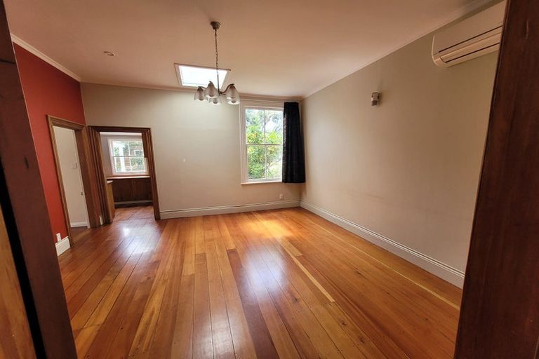 Photo of property in 11 Aorangi Terrace, Thorndon, Wellington, 6011