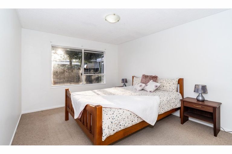 Photo of property in 2/479 Wairakei Road, Burnside, Christchurch, 8053