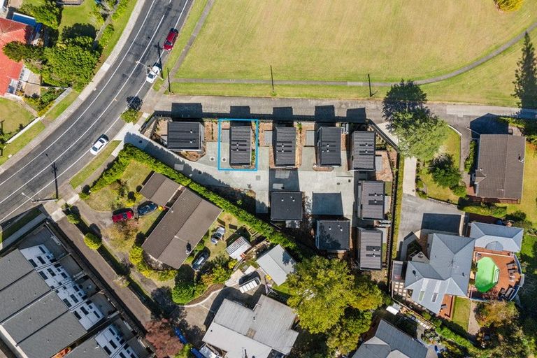 Photo of property in 2/10 Hutchinsons Road, Bucklands Beach, Auckland, 2014