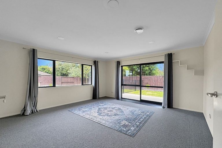 Photo of property in 35 Whitney Place, Rototuna North, Hamilton, 3210