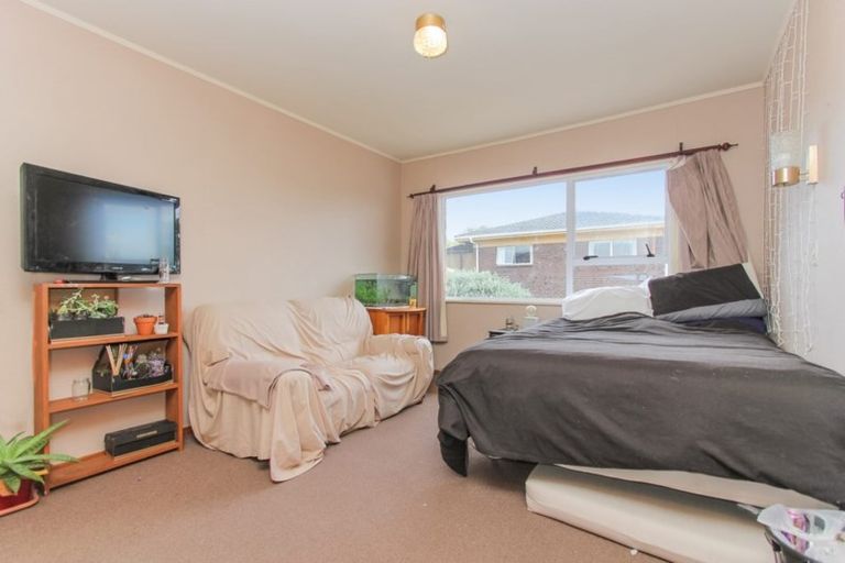 Photo of property in 2/120 Titirangi Road, New Lynn, Auckland, 0600