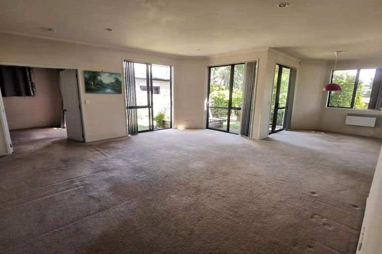 Photo of property in 87 Sturges Road, Henderson, Auckland, 0612