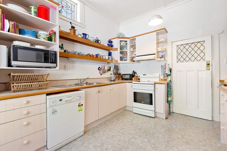 Photo of property in 11 Waiteata Road, Kelburn, Wellington, 6012