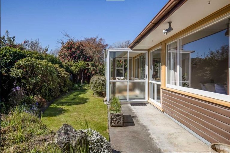 Photo of property in 2/208 Waimairi Road, Ilam, Christchurch, 8041