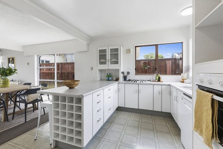 Photo of property in 17 Madison Place, Miramar, Wellington, 6022