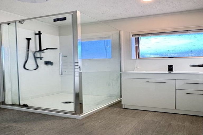 Photo of property in 1/10 Benygloe Place, Highland Park, Auckland, 2010