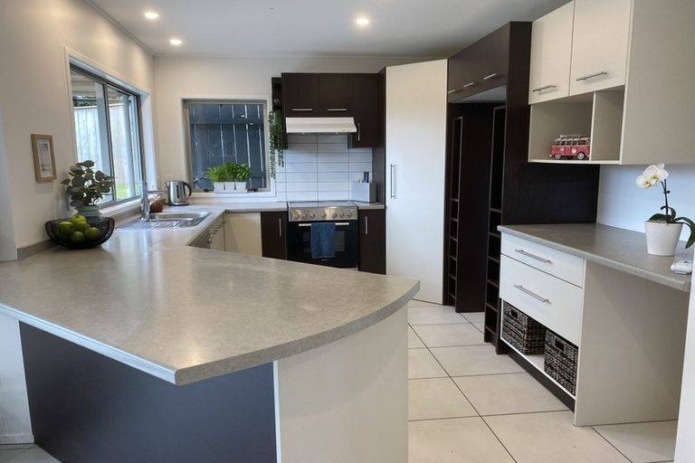 Photo of property in 8 Diosma Place, Botany Downs, Auckland, 2010