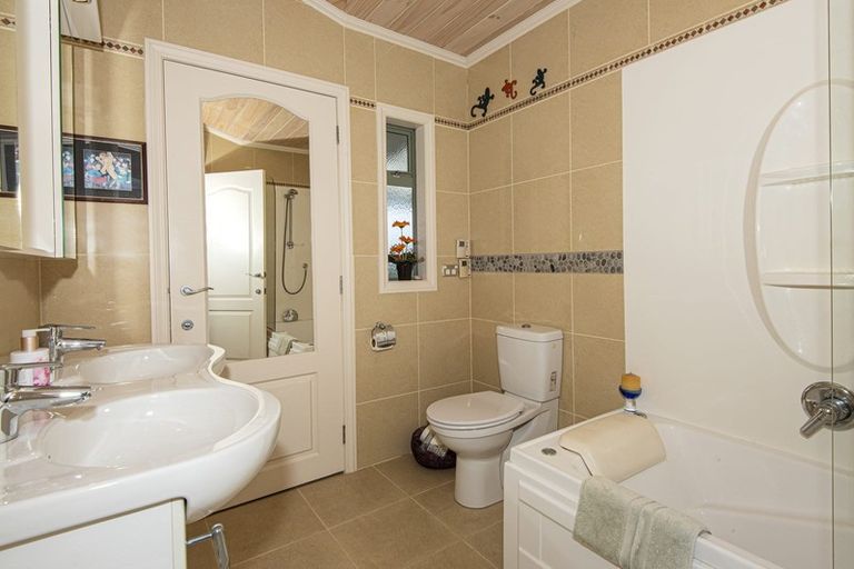 Photo of property in 14 Panorama Avenue, Paihia, 0200