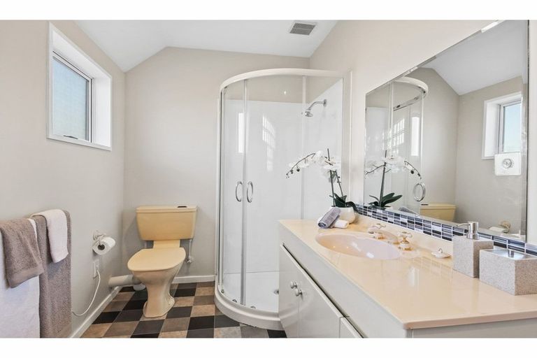 Photo of property in 2 Hatfield Place, Avonhead, Christchurch, 8042