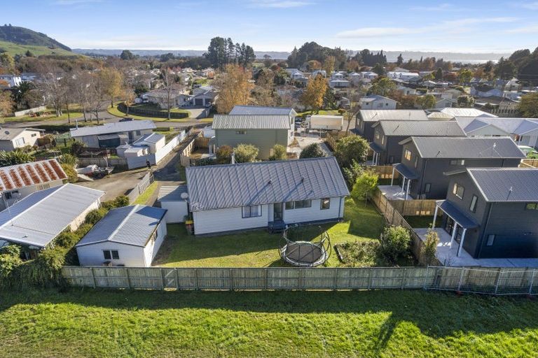 Photo of property in 29 Matthew Place, Kawaha Point, Rotorua, 3010