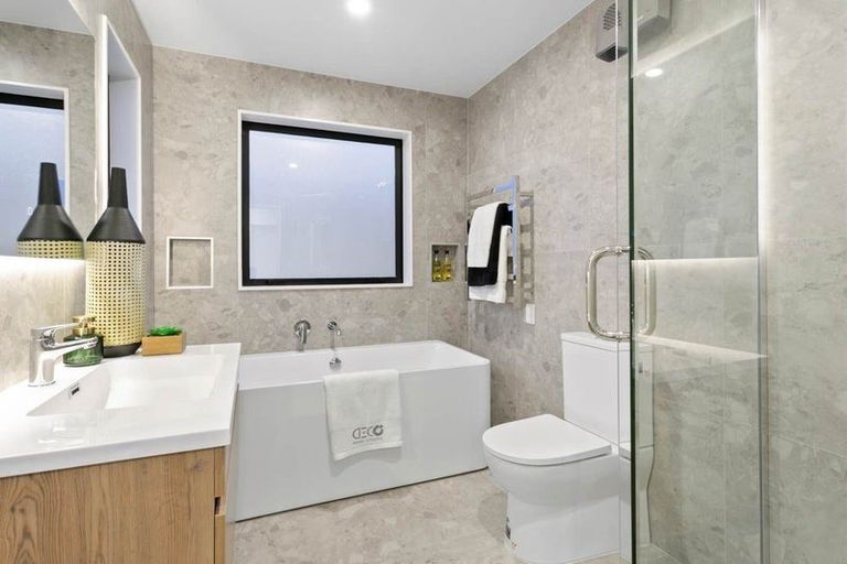 Photo of property in 1d Valron Road, Te Atatu South, Auckland, 0602