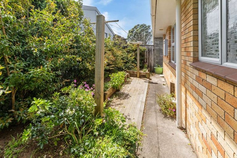 Photo of property in 2/6 Hood Place, Spotswood, New Plymouth, 4310