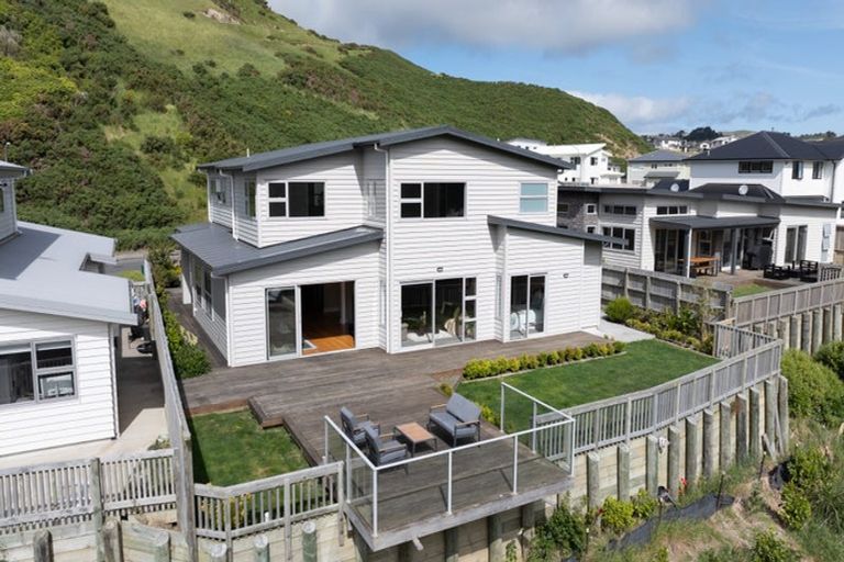 Photo of property in 22 Farnworth Terrace, Churton Park, Wellington, 6037