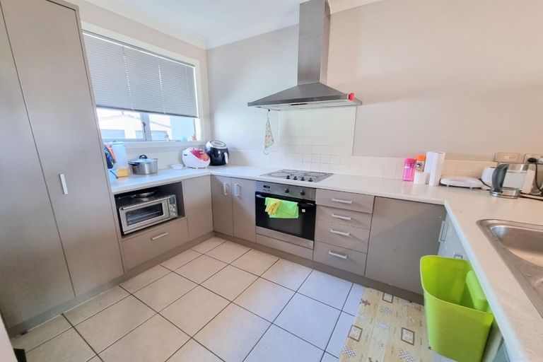 Photo of property in 9b Clearwater Cove, West Harbour, Auckland, 0618