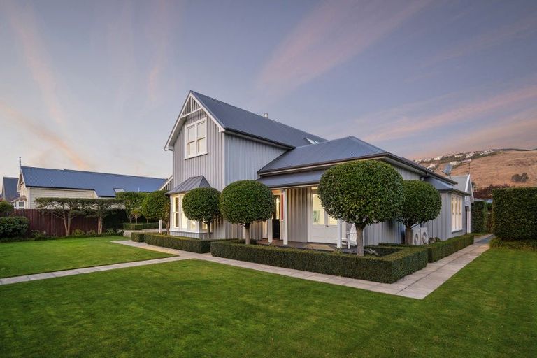 Photo of property in 33 Hardwicke Street, Sumner, Christchurch, 8081