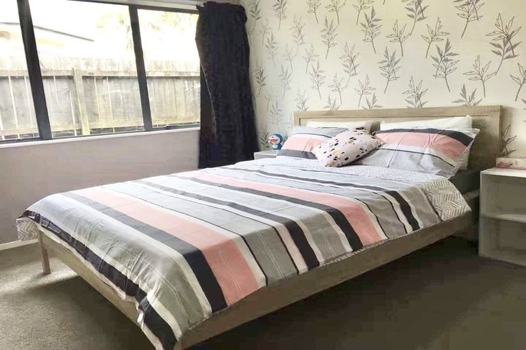 Photo of property in 13 Trossach Place, Wattle Downs, Auckland, 2103