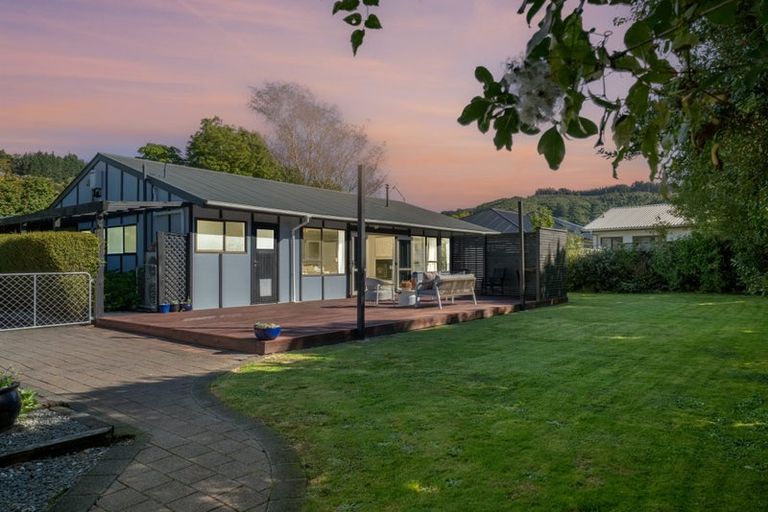 Photo of property in 39b Gemstone Drive, Birchville, Upper Hutt, 5018
