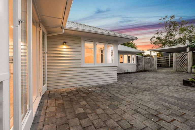 Photo of property in 243a Glengarry Road, Glen Eden, Auckland, 0602