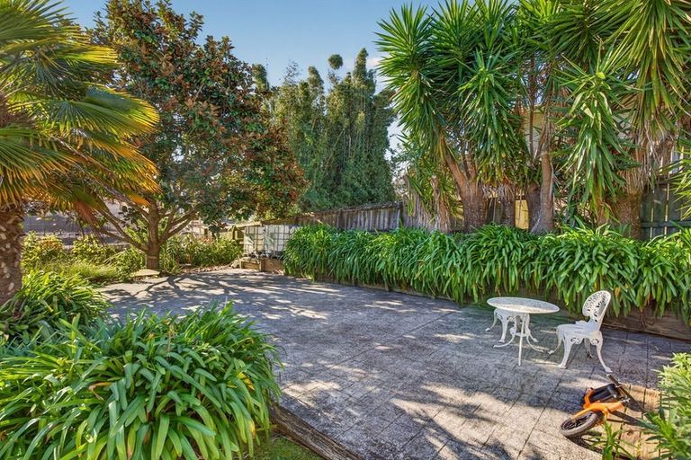 Photo of property in 2/7 Pomelo Road, Te Atatu South, Auckland, 0610