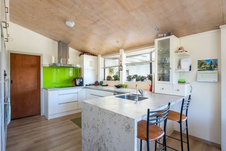 Photo of property in 30 Takiroa Street, Urenui, 4375