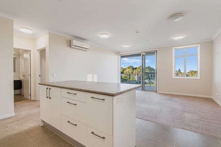 Photo of property in 38 Rewa Rewa Lane, Orewa, 0931