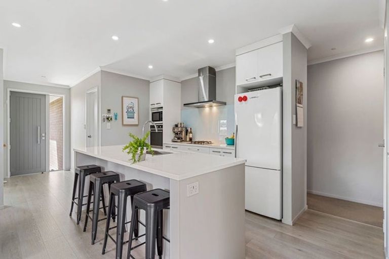 Photo of property in 33 Captain Mitchell Drive, Opaheke, Papakura, 2113